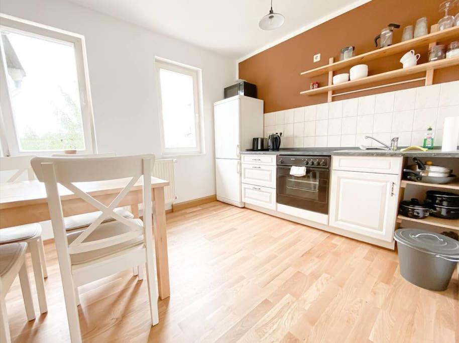 Schoene Ferienwohnung Mit Blick Ueber Stadtwald Leipzig Exterior foto